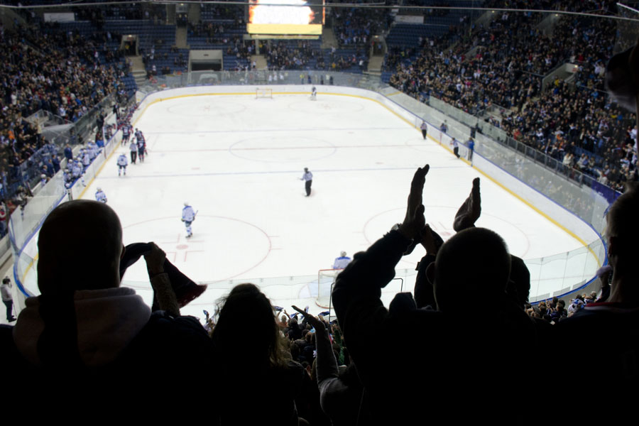 Islanders Win Thrilling Overtime Battle Against Flyers